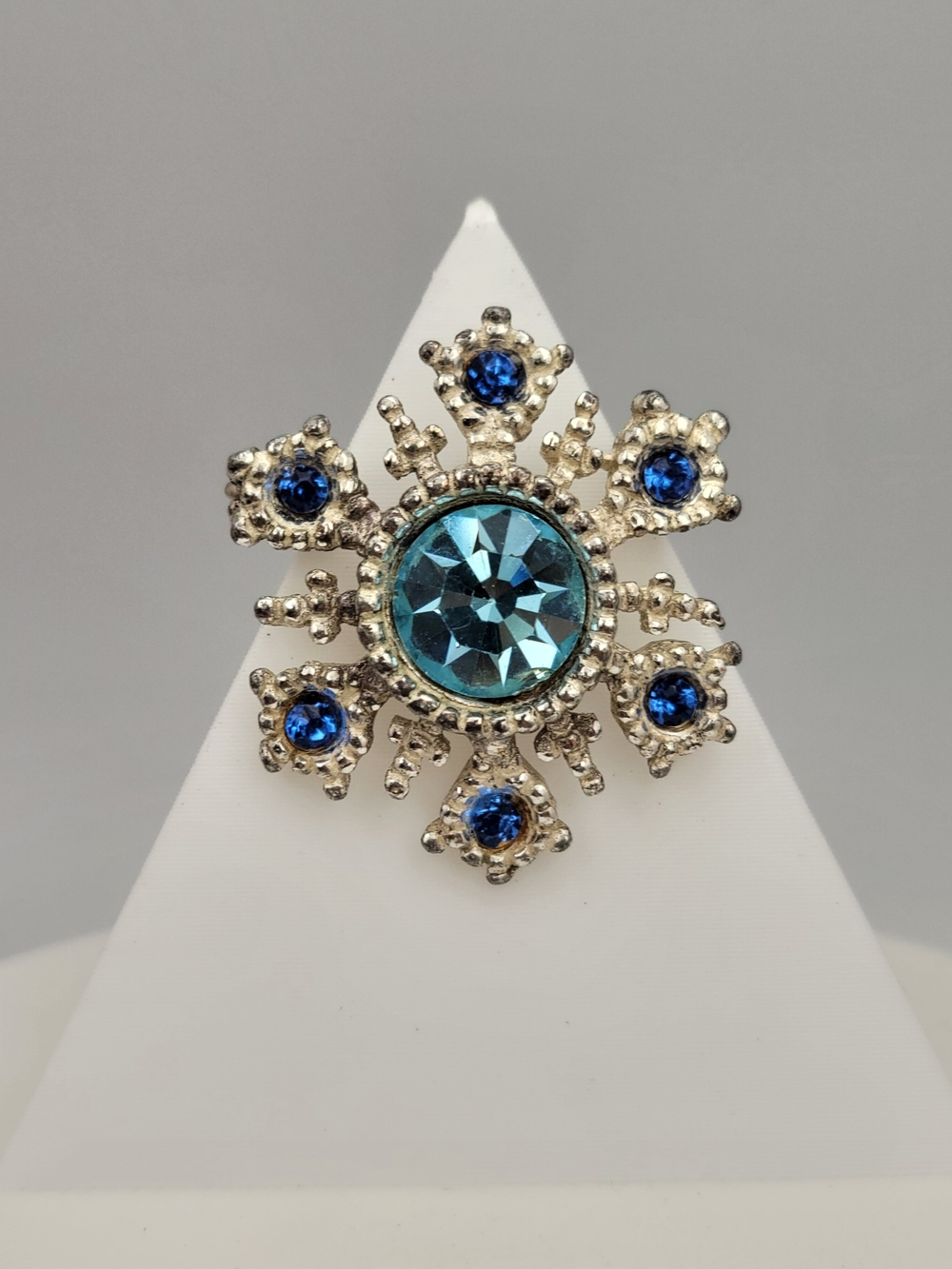 Vintage Silver Tone Snowflake Starburst Brooch Rhinestone Leaf Filigree Pin